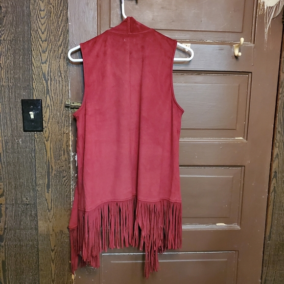 Decree Burgundy Fringed Vest - Picture 2 of 8